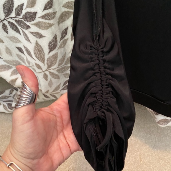 Cute side 16 black slit ruched sleeve pullover blouse - Picture 5 of 5